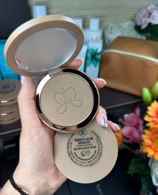 Anastasia Beverly Hills 
Smooth Blur Matte Powder Bronzer (shade Golden Beach Glow - Light with golden)