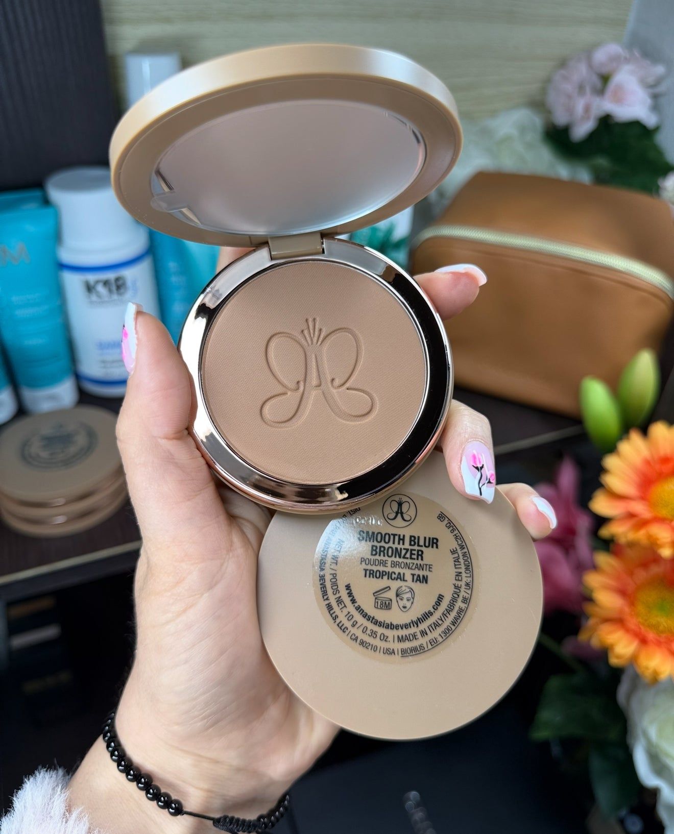 Anastasia Beverly Hills 
Smooth Blur Matte Powder Bronzer (shade Tropical Tan - Medium to tan)