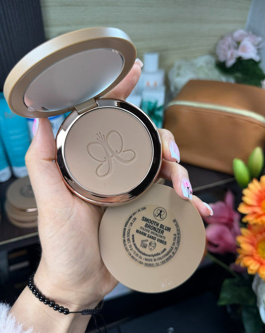 Anastasia Beverly Hills 
Smooth Blur Matte Powder Bronzer (shade Warm Sand Vibes - Light with neutral)